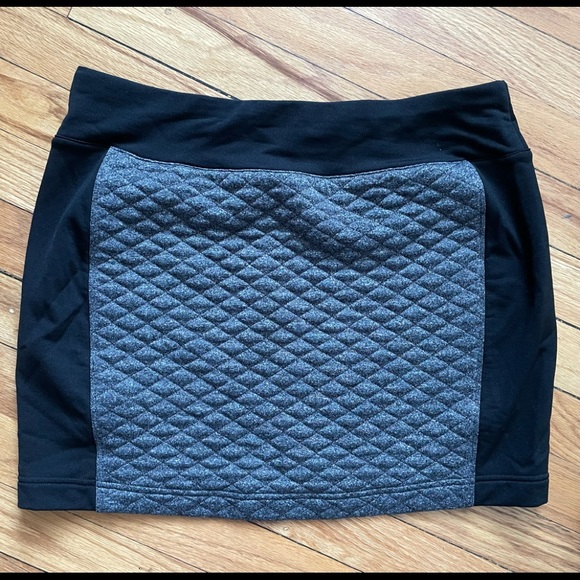 Smartwool Dresses & Skirts - Quilted Smartwool Mini Skirt Black/Gray M